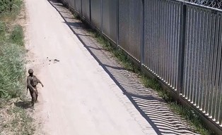 Prokuratura zakwalifikowała atak migranta na polskiego żołnierza jako usiłowanie zabójstwa