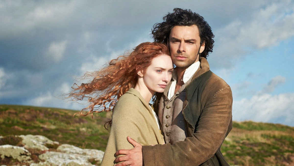 Dzięki TVP Polskę podbija serial "Poldark", który po zaledwie jednym sezonie wyrósł również na prawdziwy hit w Wielkiej Brytanii. Powodów, by oglądać ten klasyczny melodramat w cudnej oprawie, znajdzie się kilka - począwszy od książkowego oryginału, a skończywszy na pięknych kornwalijskich widokach i rozwianych włosach grającego główną rolę Aidana Turnera.