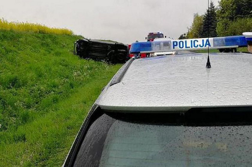 Świniarsko. Poważny wypadek autobusu z dziećmi