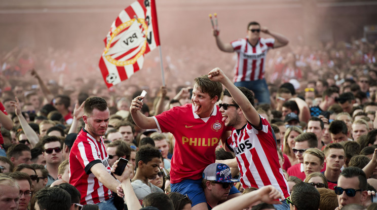 Már idén is volt egy emlékeztes bajnoki cím: egy héttel ezelőtt a PSV a hajrában taszította le az élről az Ajaxot /Fotó: AFP