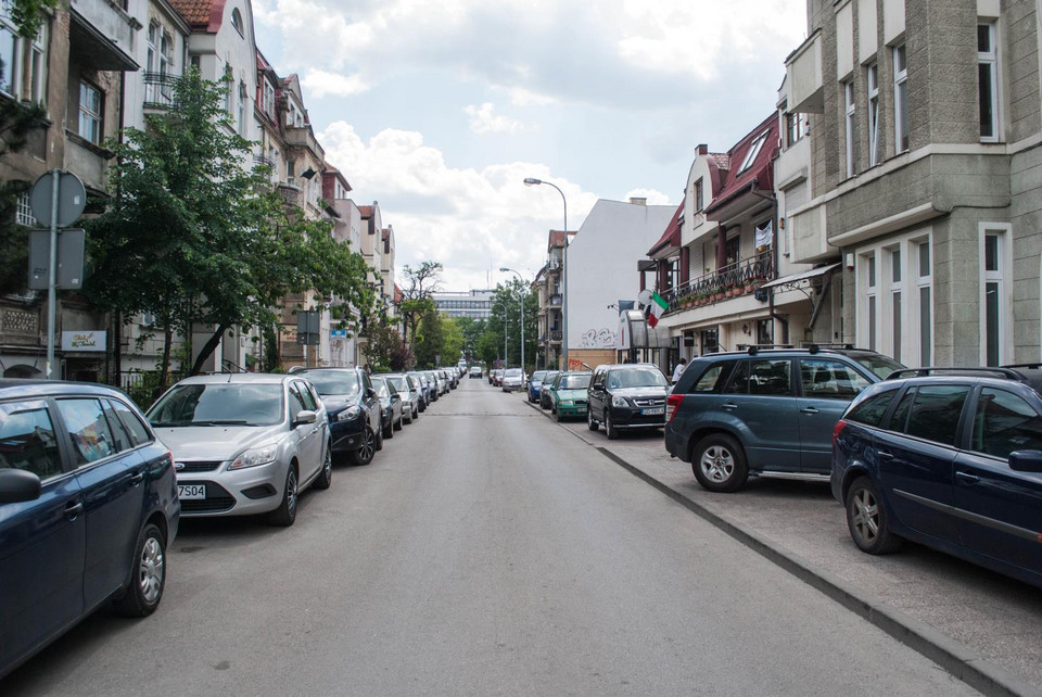 Gdańsk: Zabytkowe kamienice pokryte transparentami. Mieszkańcy nie chcą tramwaju na ich ulicy