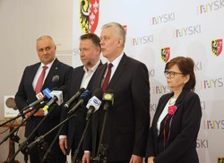 Afera mieszkaniowa Nawrockiego. Siemoniak: On jest moralnie zdyskwalifikowany