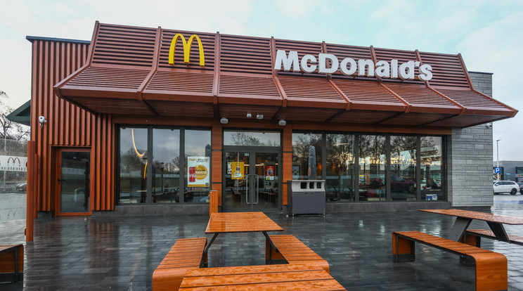 Az Egyesült Államok Munkaügyi Minisztériuma két tíz év körüli gyereket talált egy McDonald's gyorséttermében dolgozni hajnali kettő óra körül/ Fotó: Northfoto