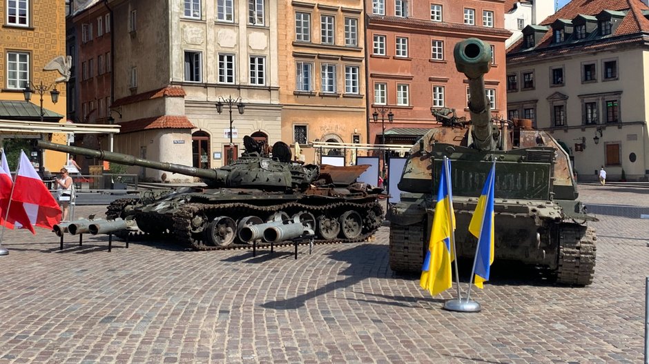 Rosyjskie czołgi na placu Zamkowym