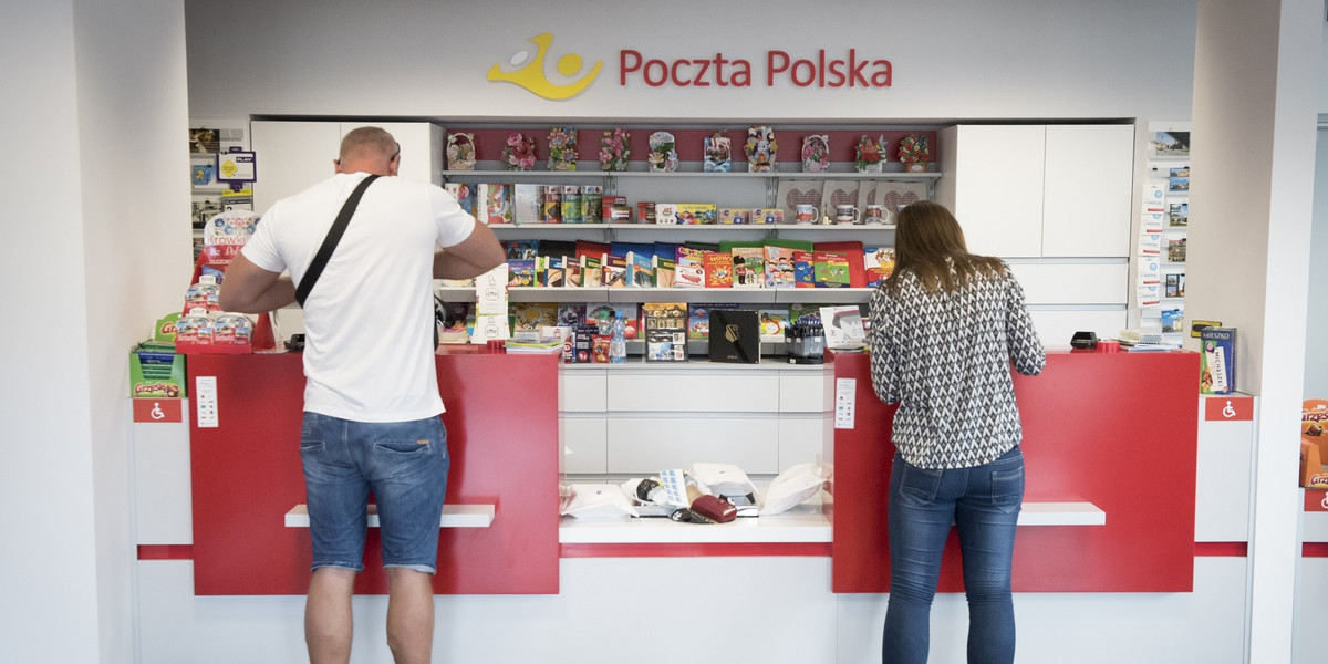 Poczta Polska sprzedaje coraz więcej gazet i książek w swoich placówkach