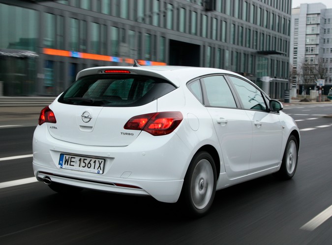 Do redakcji trafiła biała rakieta Opla z turbodoładowanym benzynowym silnikiem 1.4. Oto jak wygląda 140 KM z Gliwic w akcji...