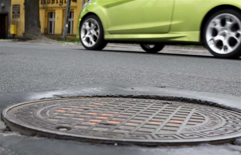 Tak remontują w Zabrzu. 110 studzienek na kilometr!