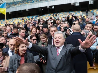 Wybory na Ukrainie. Petro Poroszenko w otoczeniu zwolenników Stadionie Olimpijskim w Kijowie.