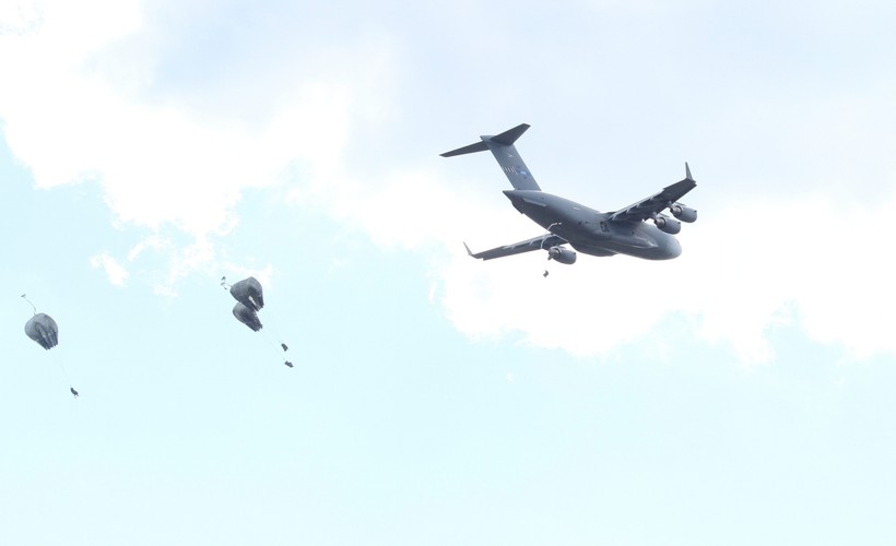 Chechło (woj. małopolskie), 05.05.2014. Żołnierze kanadyjscy na Pustyni Błędowskiej. (1)