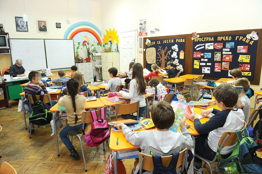 Realnost: Skoro svaki drugi srednjoškolac bi da ode iz Srbije