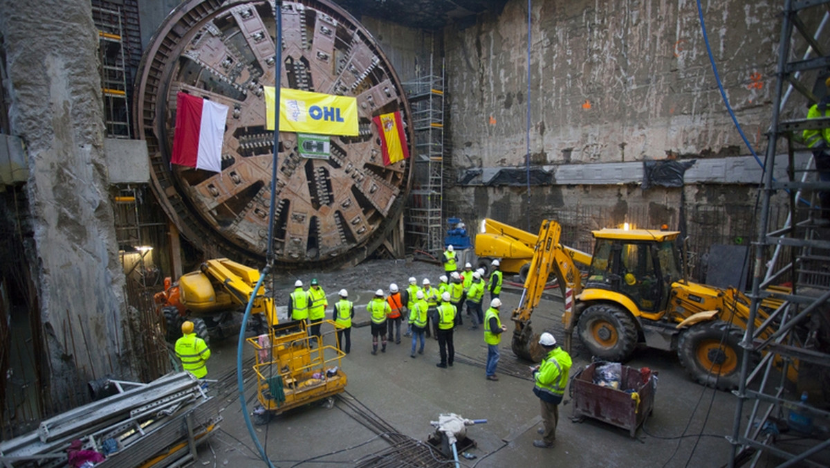 W połowie stycznia zakończyć się ma demontaż maszyny TBM, która wywierciła już pierwszą nitkę tunelu pod Martwą Wisłą w Gdańsku. Dopiero późną zimą rozpocznie się drążenie drugiej nitki tunelu.