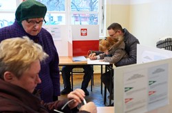 PKW podaje cząstkowe wyniki. W sejmikach mocny PSL, w Warszawie bez dogrywki?