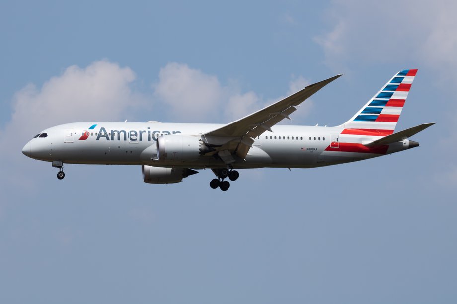 Z powodu kryzysu wywołanego pandemią COVID-19 American Airlines wycofały się z pomysłu otwarcia nowych tras m.in. z Chicago do Krakowa. 