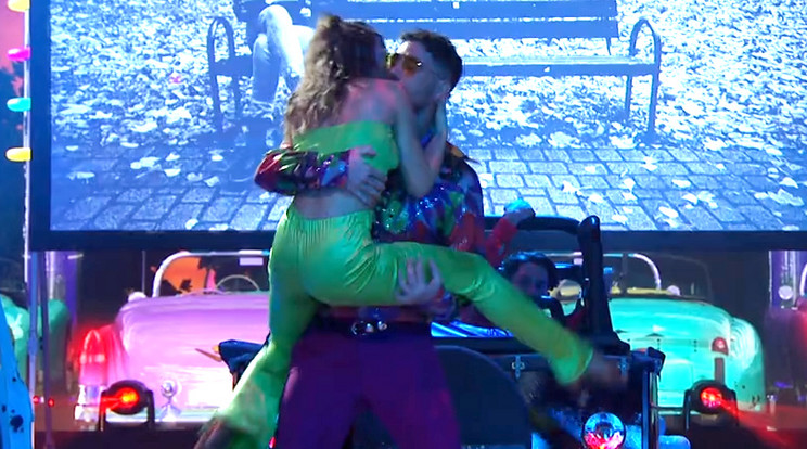 A színpadon a jive eltáncolása közben egy csók is elcsattant Mikes Anna és Krausz Gábor között / Fotó: TV2