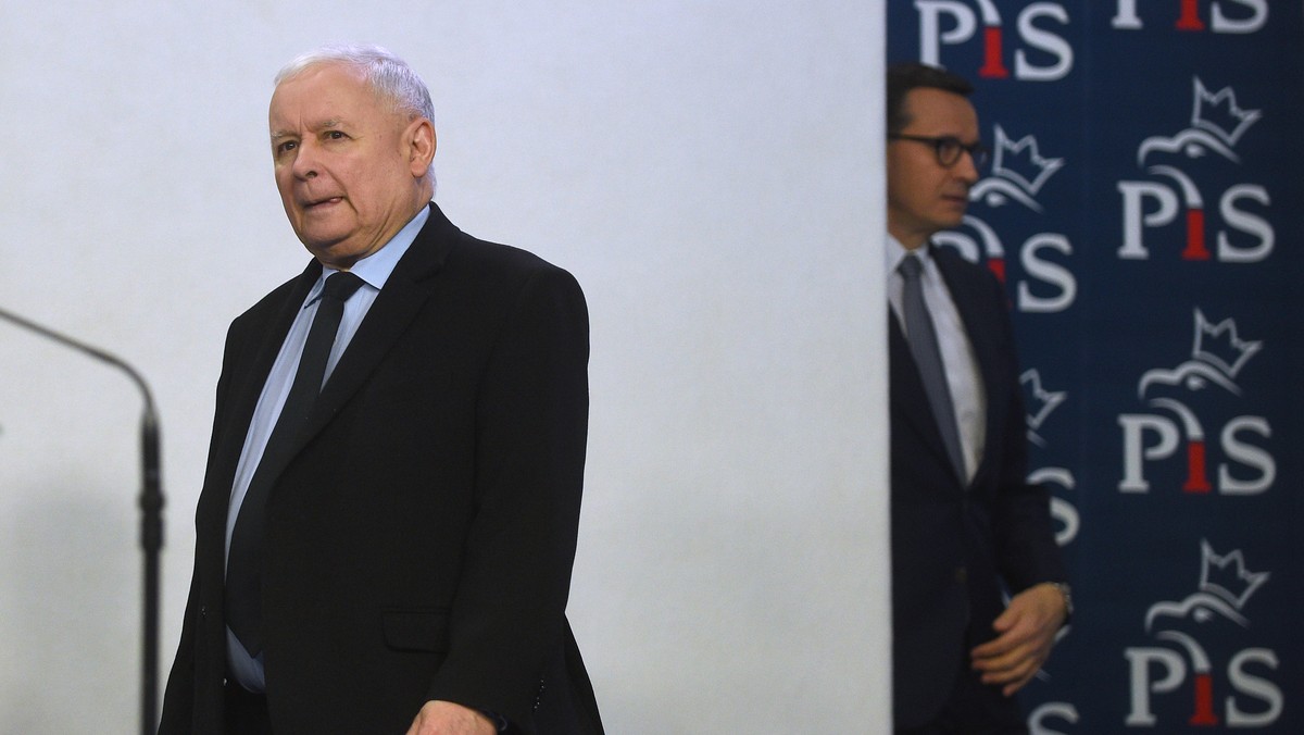 Prezes PiS Jarosław Kaczyński miałby wrócić do rządu, by z poziomu KPRM opanować wojnę w sztabie