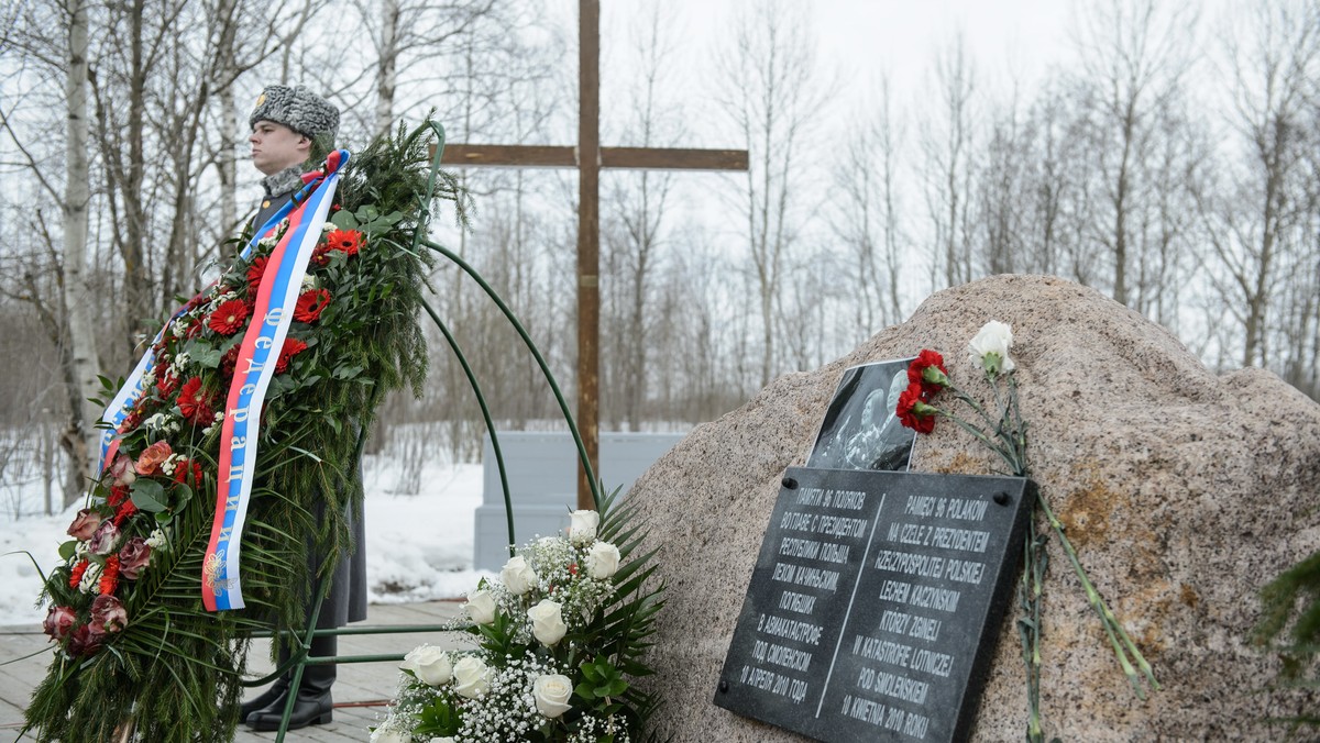 Polacy mieszkający w Chicago udziałem w mszach świętych odprawianych w intencji ojczyzny uczcili wczoraj pamięć ofiar katastrofy smoleńskiej. Główne polonijne uroczystości organizowane w trzecią rocznicę katastrofy pod Smoleńskiem odbędą się w niedzielę.