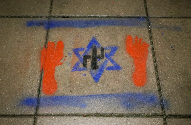 DEWASTACJA POMNIKA - MAUZOLEUM ŻOŁNIERZY RADZIECKICH NA WARSZAWSKIEJ OCHOCIE