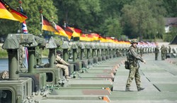 Ekspert apeluje o zdrowy rozsądek. "Czy Polacy wierzą, że Niemcy mogłyby ich znów najechać?"