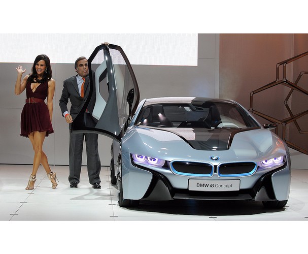 Aktorka Paula Patton przy BMW i8 concept