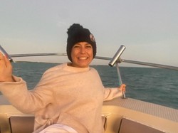 "Wysmakowany ekshibicjonizm". Internauci komentują wakacyjne ZDJĘCIE Anny Muchy w podwianej sukience