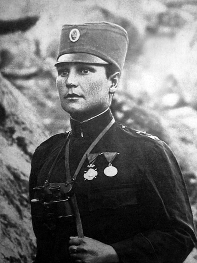 Beskrajno hrabra i odlučna, vojnik Milunka Savić ranjavana je devet puta