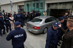 Ziobro zatrzymany. Policja czekała już na schodach samolotu