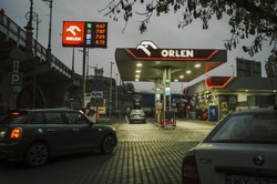 PKN Orlen podpisał z węgierskim MOL umowę sprzedaży 100 proc. udziałów w Lotos Paliwa