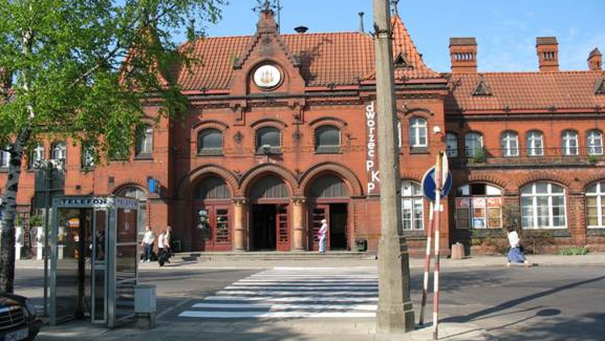 Po trwającym prawie dwa lata remoncie do użytku oddano w czwartek zabytkowy dworzec PKP w Malborku (pomorskie). Gruntowna renowacja obiektu o powierzchni prawie 3 tys. m2 prowadzona była pod ścisłym nadzorem konserwatora zabytków. Prace kosztowały 9 mln zł.
