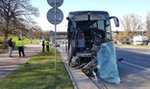 Kolizja autobusu na Wisłostradzie. W środku były dzieci