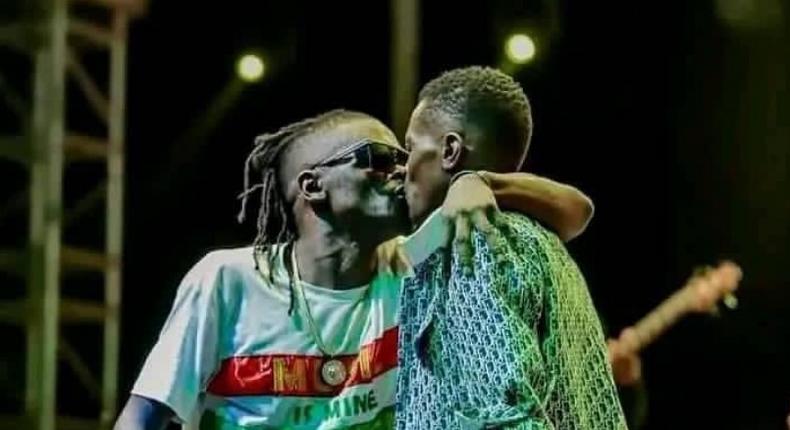 Weasal and Chameleone kissing on stage