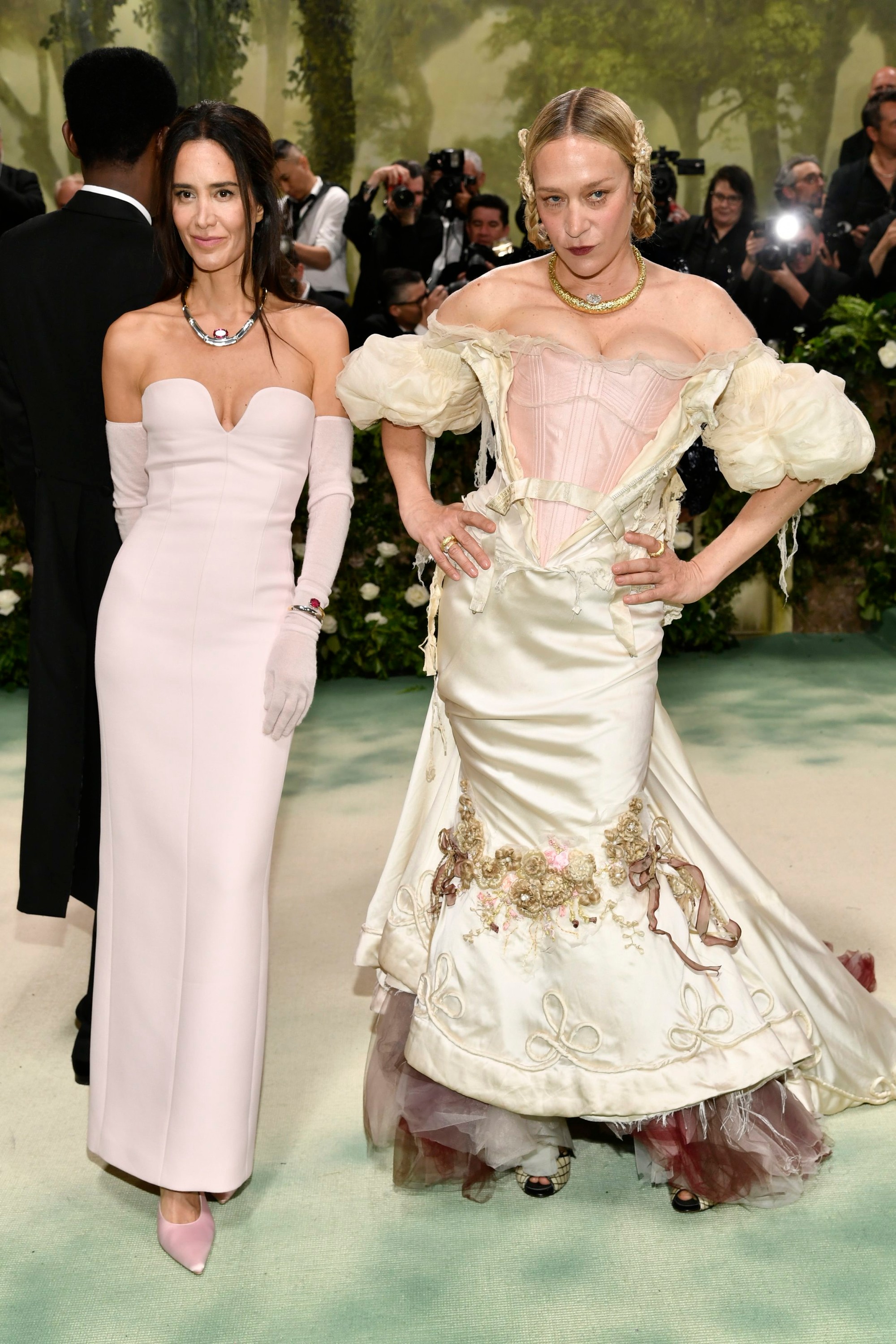 Met Gala 2024: Ana Khouri a Chloe Sevigny.