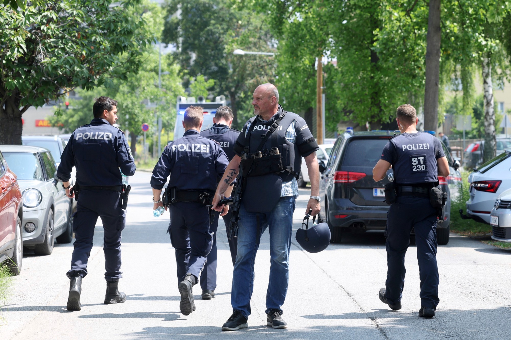 Na škole v rakúskom Grazi došlo k streľbe, pri ktorej zahynulo 10 ľudí.