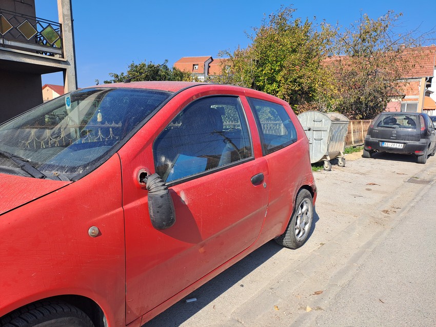 Saša je pripremao automobil kada je na njega naletelo vozili i usmrtilo ga na mestu