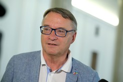 W służbach specjalnych niszczarki pracują pełną parą? Ustalenia byłego ministra