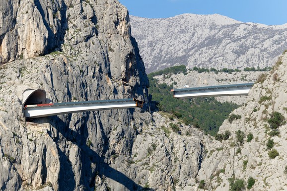 Hrvati su celih 10 godina gradili ovaj most, i kada je konačno trebalo da ga sastave - otkrili su da se delovi ne uklapaju (FOTO)