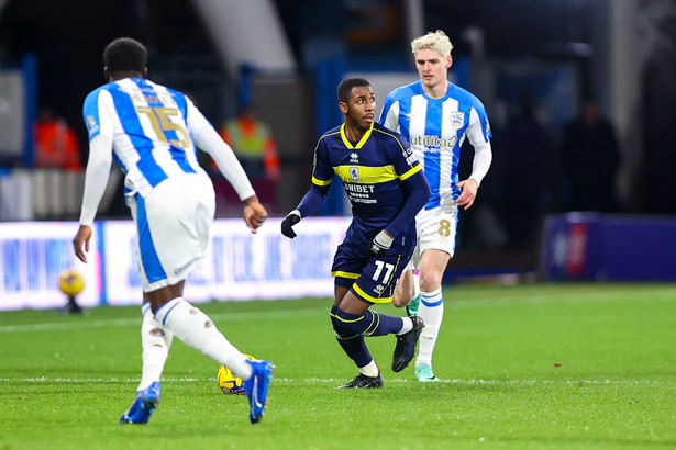 Isaiah Jones w meczu z Huddersfield Town zaliczył spektakularną wpadkę