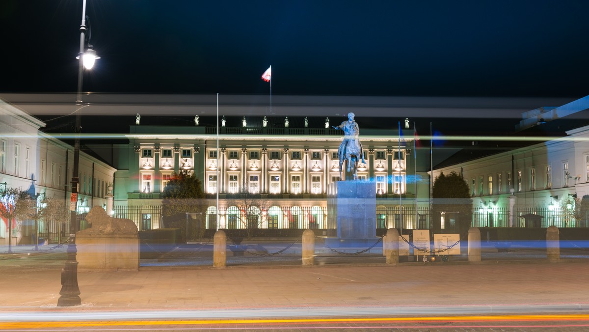 Borys i Poczobut aresztowani na Białorusi. Iluminacja w Warszawie