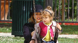 Jessica Alba z córeczką w parku