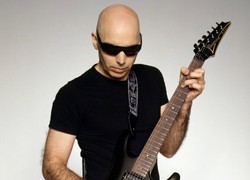 Król gitary Joe Satriani zagra w Warszawie