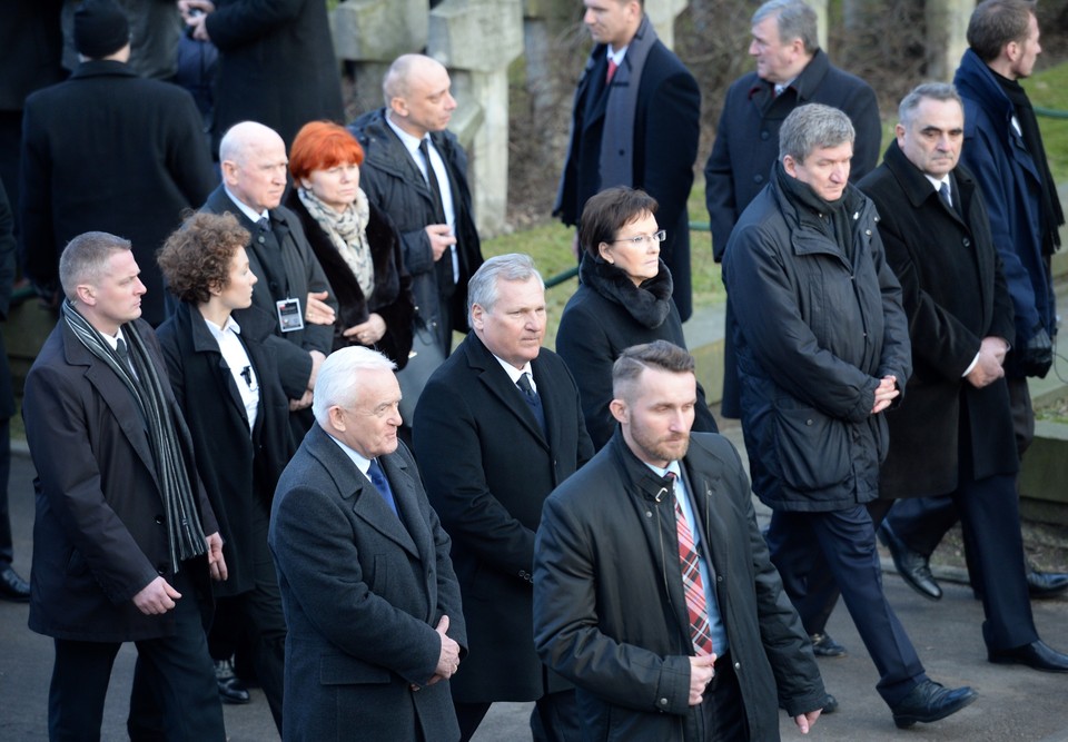 Wicemarszałek Sejmu Eugeniusz Grzeszczak, wicemarszałek Sejmu Jerzy Wenderlich, premier Ewa Kopacz, były prezydent Aleksander Kwaśniewski i przewodniczący SLD Leszek Miller