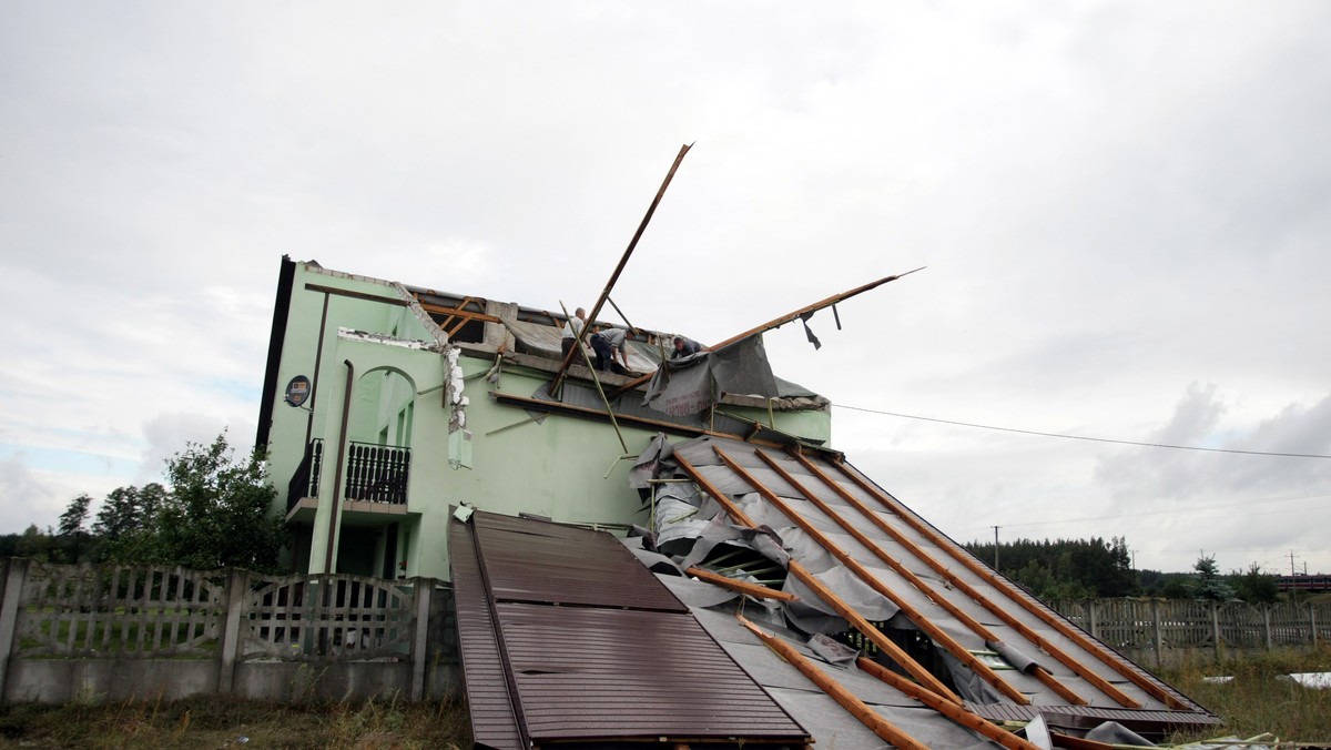 Sobków po przejściu nawałnicy, fot. Piotr Polak/PAP