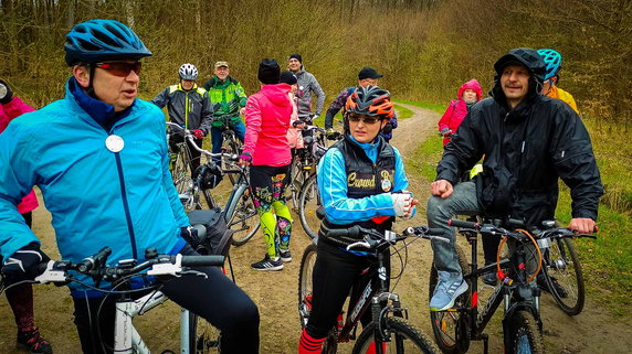 Wiosna w tym roku się do nas nie spieszy, dlatego turyści w Drawsku Pomorskim postanowili wyruszyć aby ją powitać. 2 maja zorganizowano dwa rajdy turystyczne: pieszy i rowerowy.