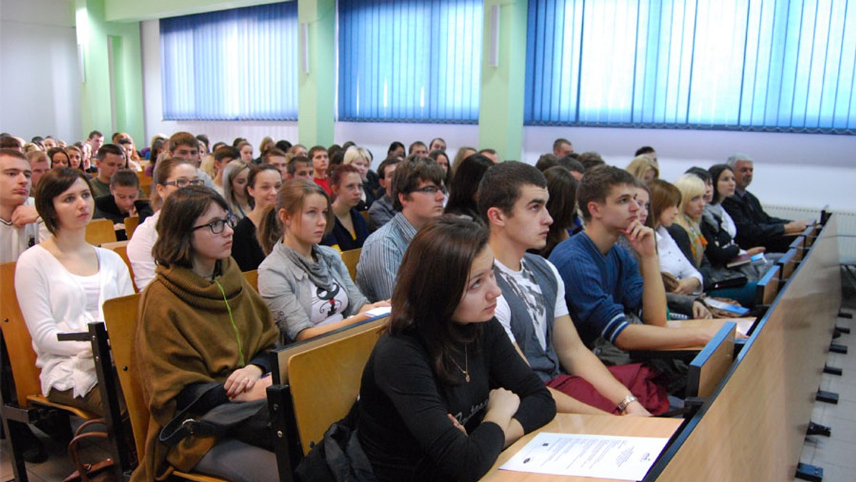 17 października Wyższa Szkoła Informatyki i Zarządzania w Rzeszowie zorganizowała konferencję podsumowującą dotychczasowe działania i osiągnięcia w ramach polskiej prezydencji w Radzie Unii Europejskiej. W spotkaniu uczestniczyła m.in. Elżbieta Łukacijewska, poseł do Parlamentu Europejskiego.