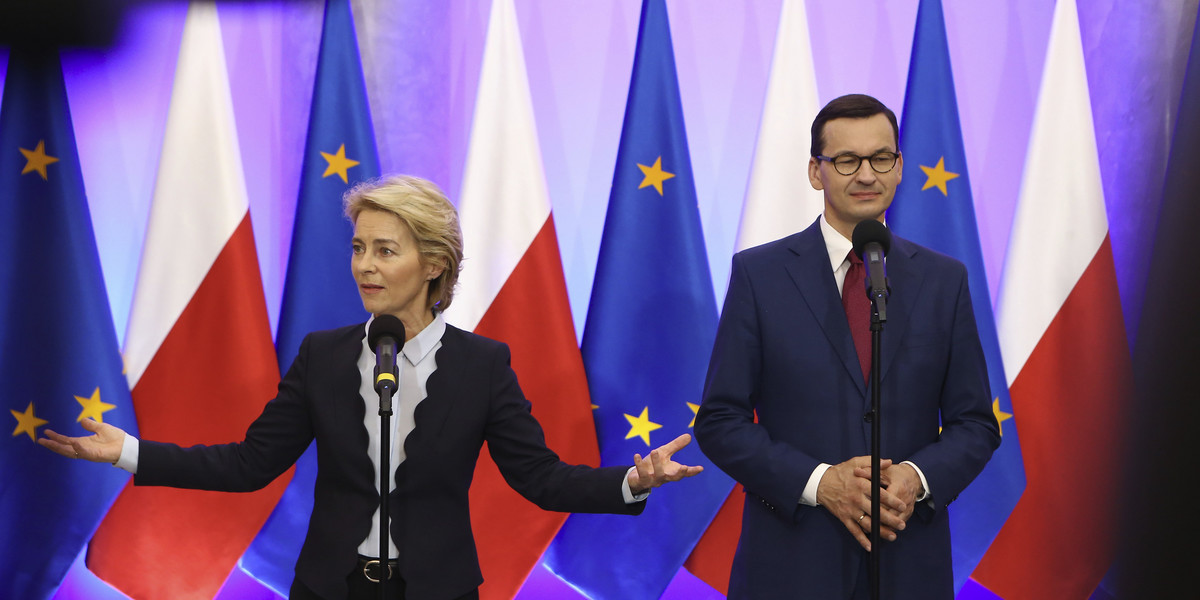 Polska jest dziś w Unii na cenzurowanym, ale szefowa Komisji Europejskiej i premier Morawiecki świętują sukces.