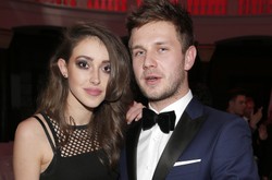 Antek Królikowski ma nową dziewczynę. Pochwalił się nią na salonach [FOTO]