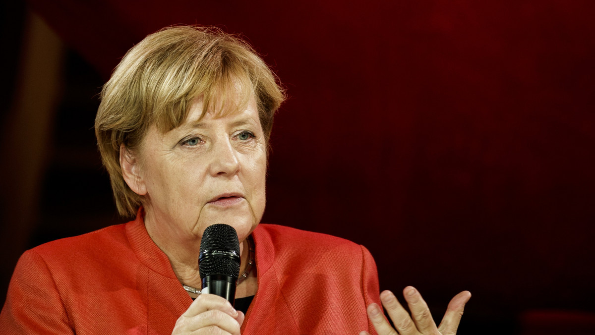 Angela Merkel opowiedziała się na łamach dzisiejszego wydania "Frankfurter Allgemeine Zeitung" - "FAZ" - za zmianą unijnych traktatów w celu zacieśnienia integracji w strefie euro. Skrytykowała również szefa FDP Christiana Lindnera za chęć pogodzenia się z aneksją Krymu.