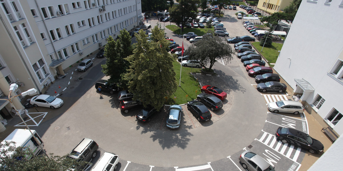 parking pod urzędem