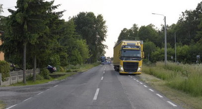 Dramat w Trzebieszowie. 6-latek na rowerku wjechał pod ciężarówkę