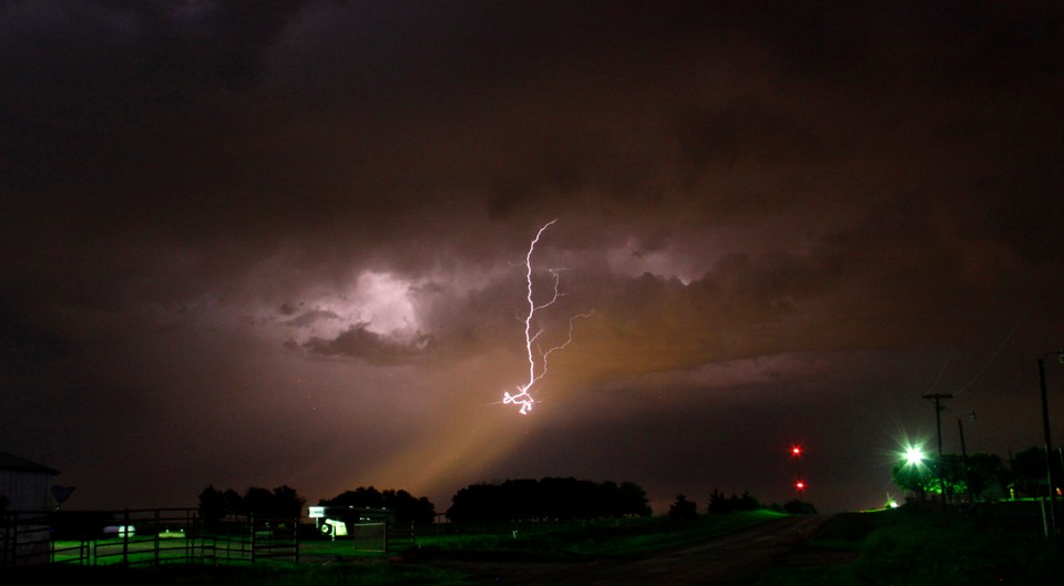 Gwałtowne tornada pustoszą USA