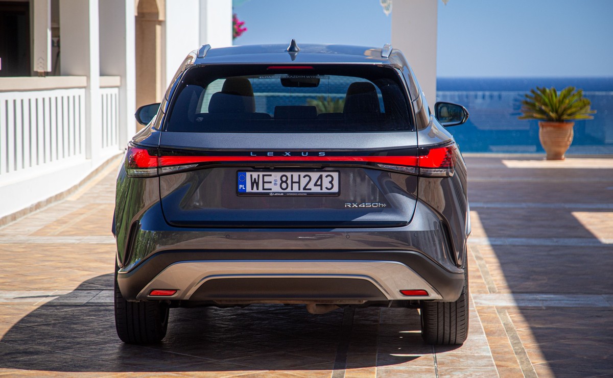 Nowy Lexus RX na rynku. Cena? Teraz reszta SUV-ów może się pakować